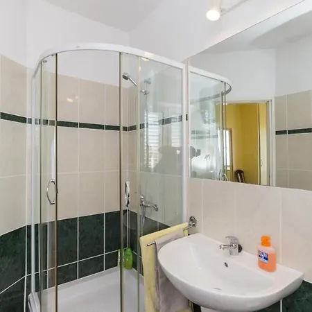 Appartement Milic - Two Bedroom With Terrace And Sea View