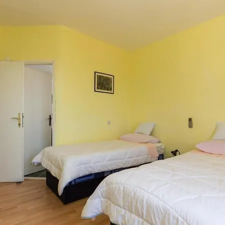 Milic - Two Bedroom With Terrace And Sea View