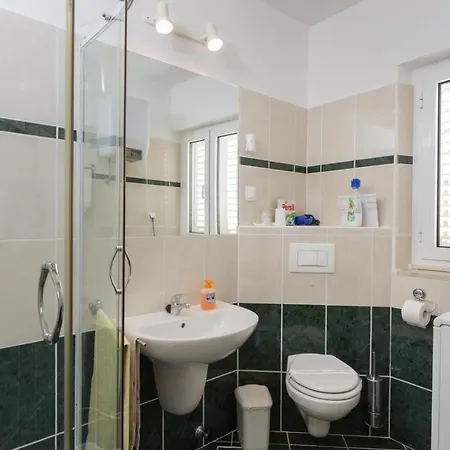 Milic - Two Bedroom With Terrace And Sea View Apartman *